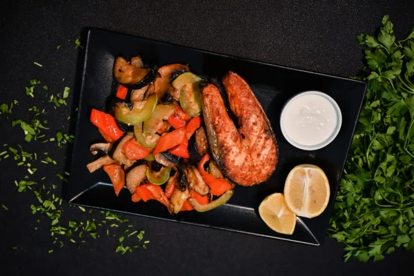 Somon cu legume